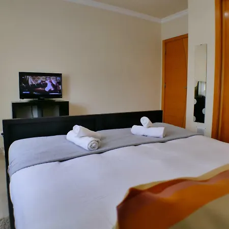 Surf Royal Guest house Ferrel (Leiria)